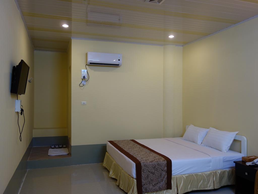 Thirisan Motel Yangon Room photo