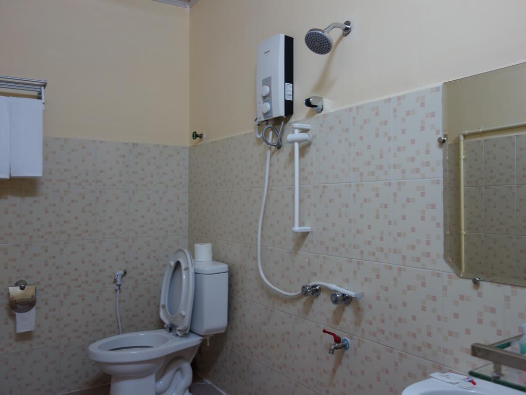 Thirisan Motel Yangon Room photo