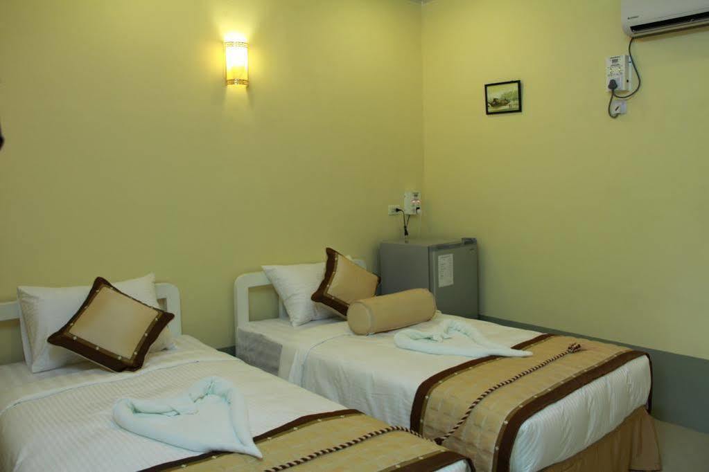 Thirisan Motel Yangon Exterior photo